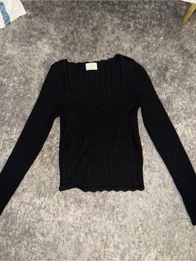 Cute black top from Aritzia!
